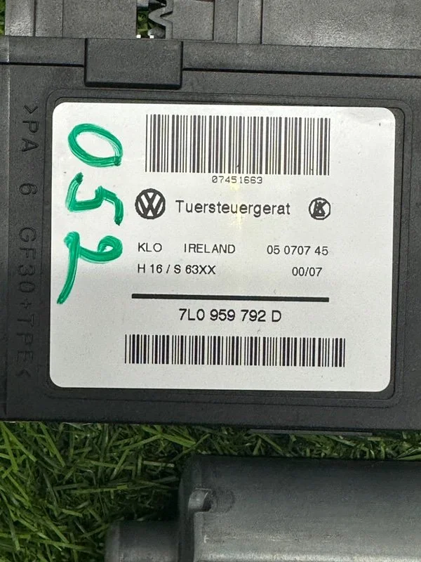 Мотор стеклоподъемника передний левый Volkswagen - миниатюра 8