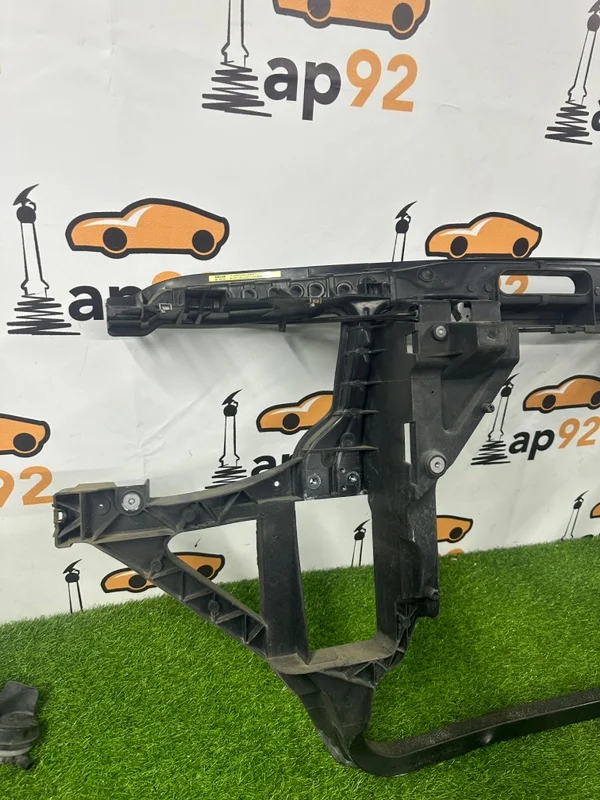 Рамка радиатора BMW X3 E83 2004 - миниатюра 2