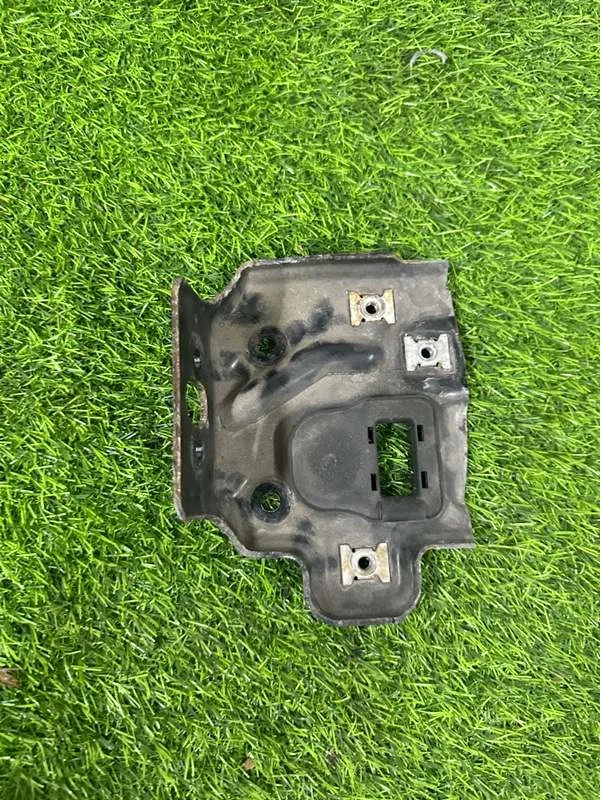 Кронштейн крюка захвата капота BMW X3 E83 2004 - миниатюра 5