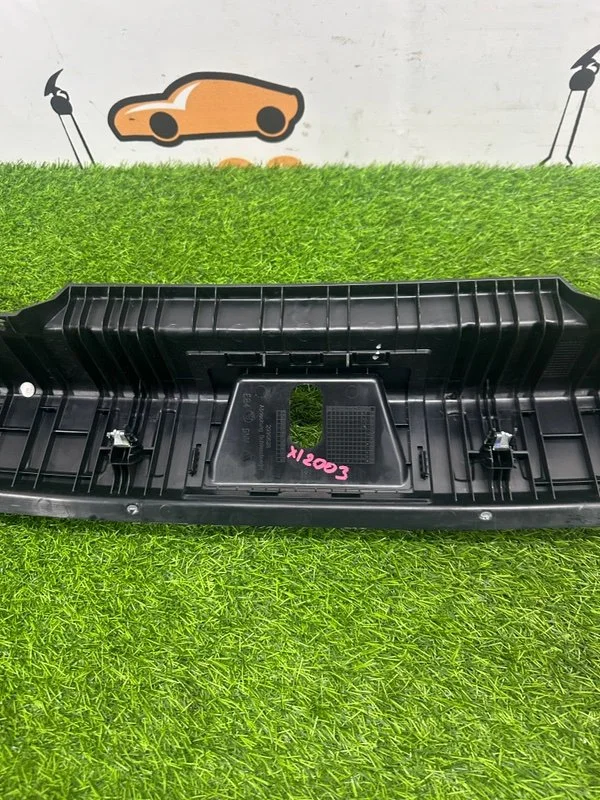 Накладка замка багажника BMW X1 E84 N52B30A 2010 - миниатюра 7