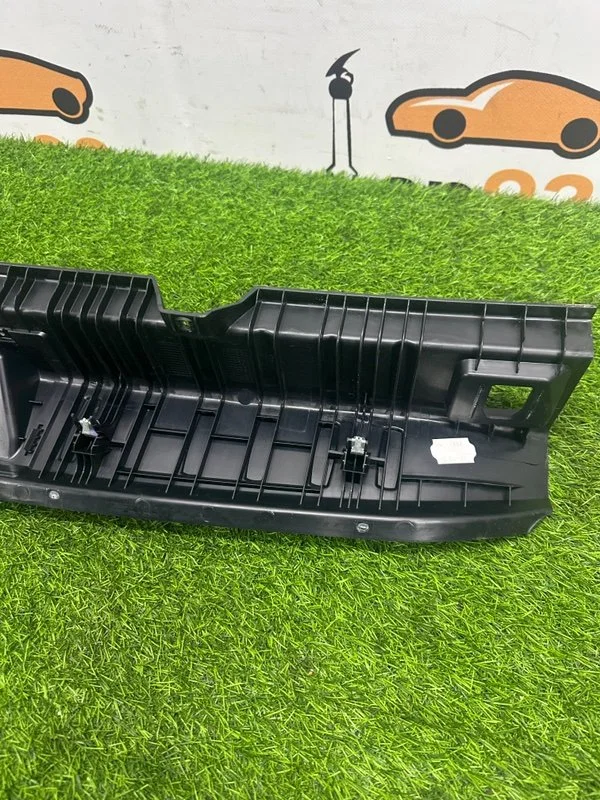 Накладка замка багажника BMW X1 E84 N52B30A 2010 - миниатюра 8