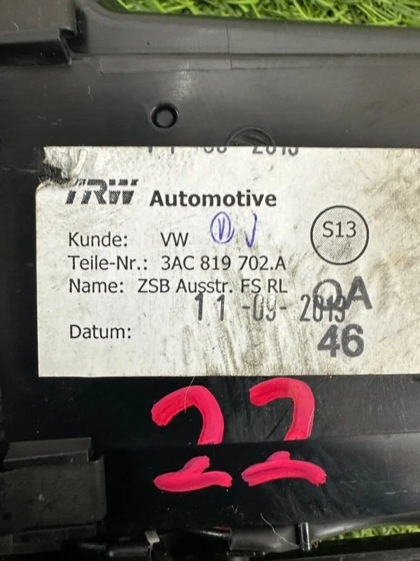 Дефлектор воздушный правый Volkswagen Passat B7 - миниатюра 9