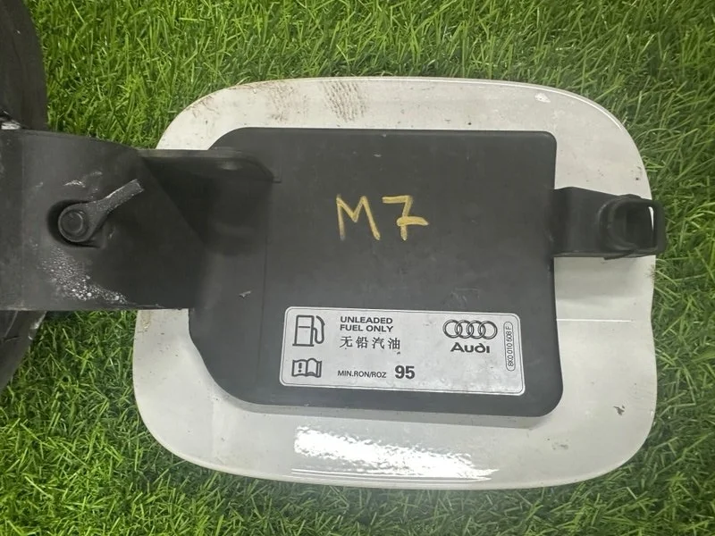 Лючок топливного бака Audi Q5 8R CNCD 2015 - миниатюра 5