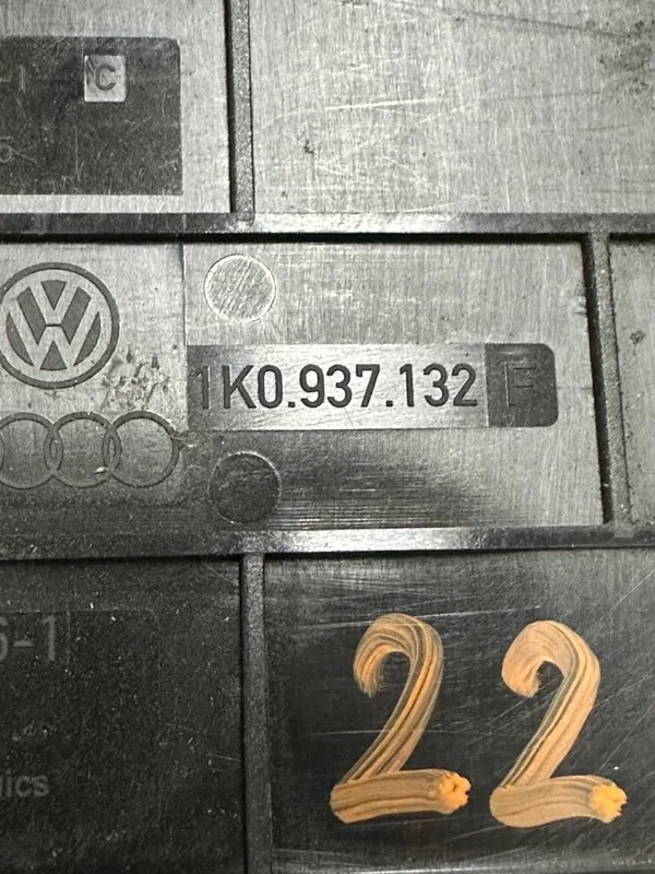 Крышка блока предохранителей Volkswagen Passat B7 - миниатюра 5