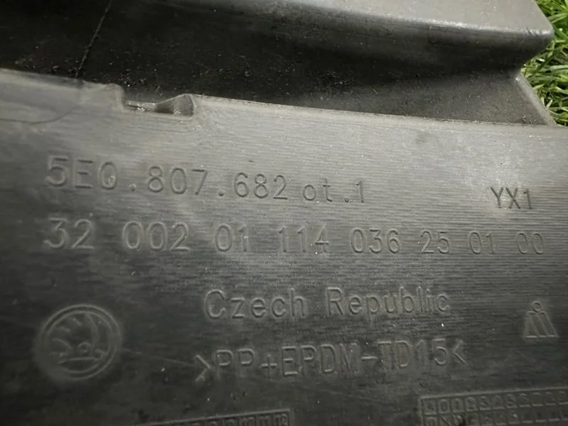 Решетка в бампер передняя правая Skoda Octavia A7 - миниатюра 6