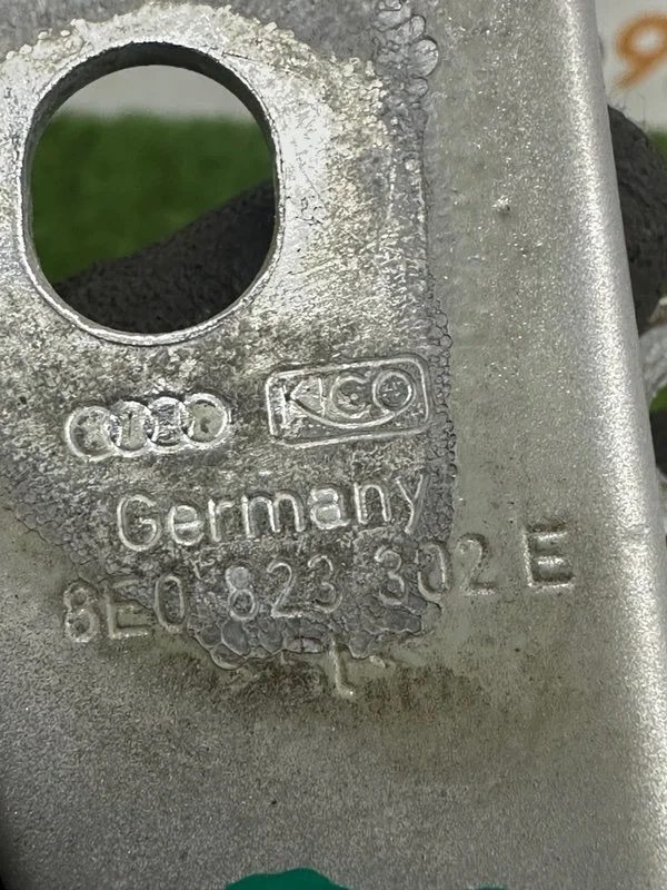 Петля капота Audi A4 B7 BFB 2008 - миниатюра 9