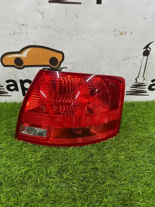 Стоп-сигнал правый Audi A4 B7 BFB 2008 - миниатюра 2
