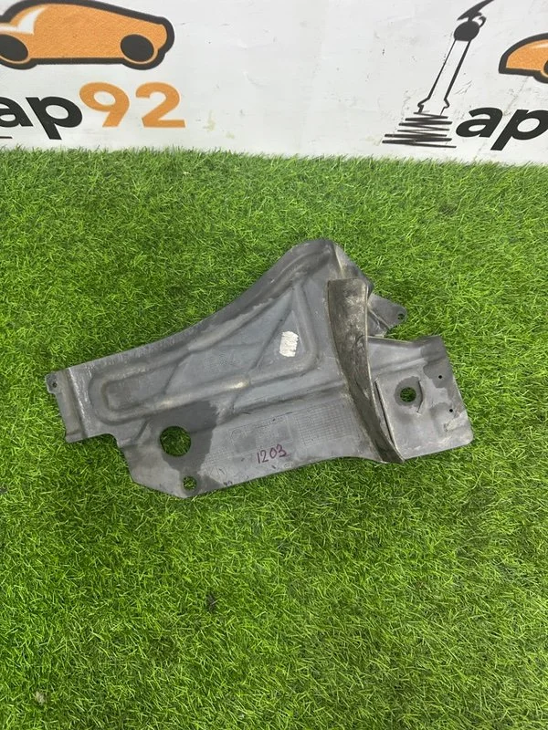 Облицовка днища задняя правая BMW X1 E84 N52B30A - миниатюра 2