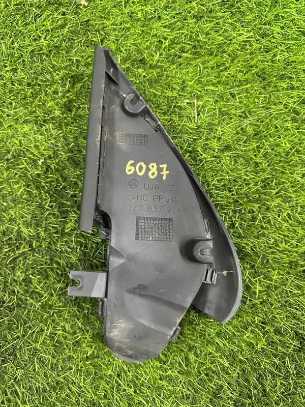 Накладка двери передняя правая Skoda Octavia A5 - миниатюра 4