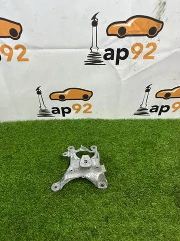 Кронштейн двигателя левый Audi A8 D4 CTGA 2015