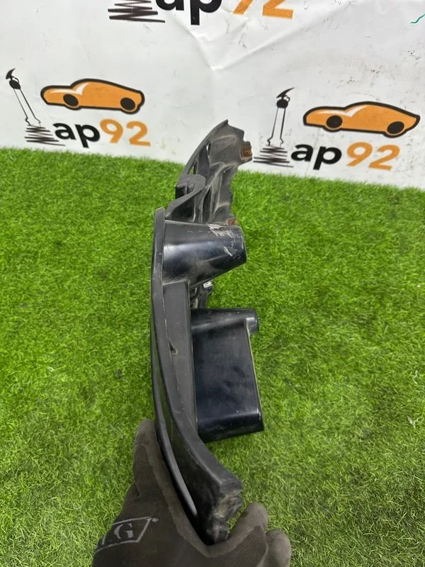 Крепление бампера заднее правое BMW X1 E84 N52B30A - миниатюра 7