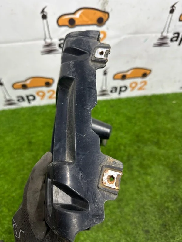 Крепление бампера заднее правое BMW X1 E84 N52B30A - миниатюра 8
