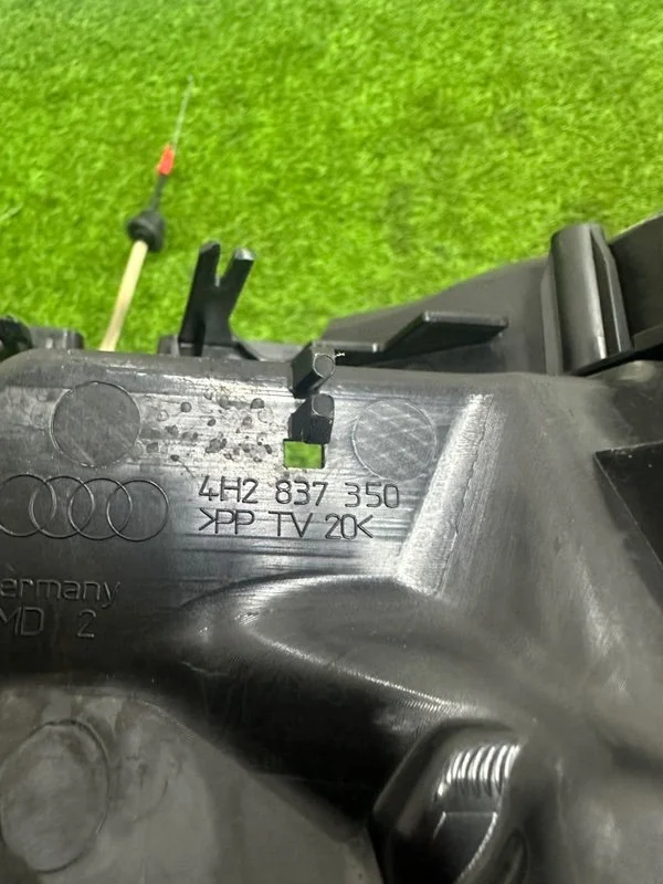 Замок боковой двери передний правый Audi A8 D4 - миниатюра 10