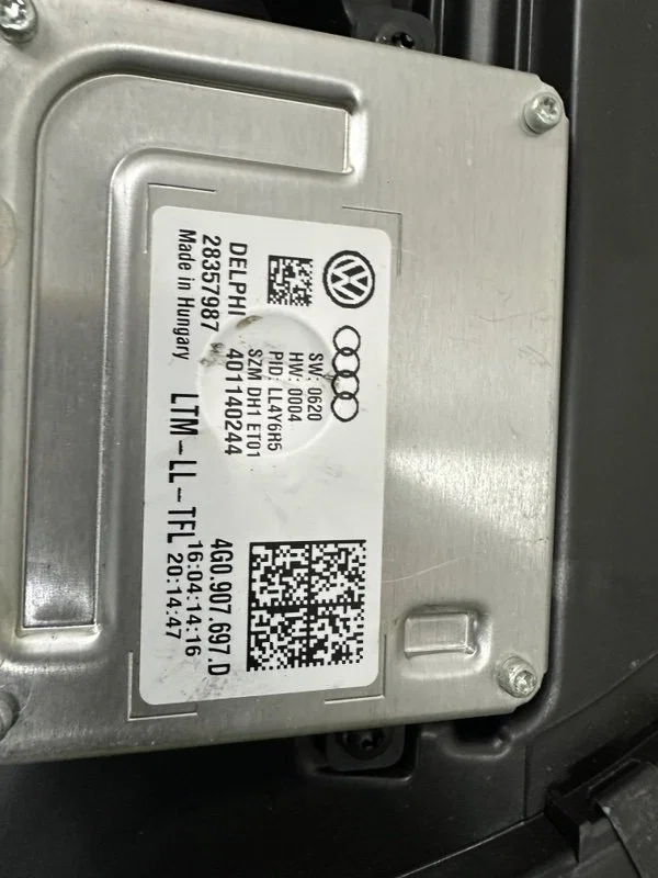 Фара ксеноновая правая Audi A4 8K CDNB 2014 - миниатюра 9