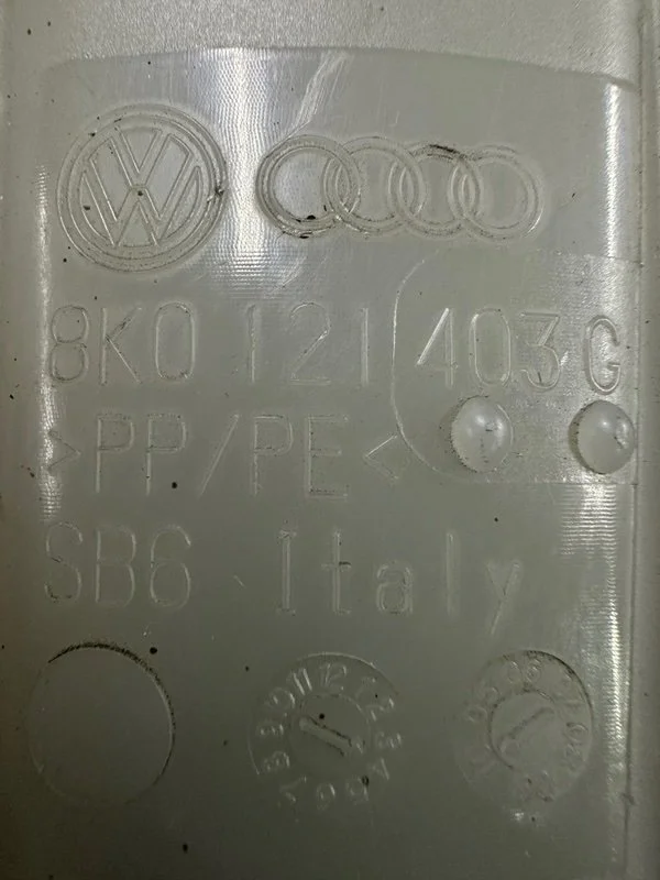 Бачок расширительный Audi A4 8K CDHB 2010 - миниатюра 10