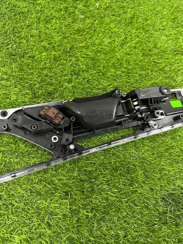 Накладка внутренней панели двери задняя левая Audi - миниатюра 8