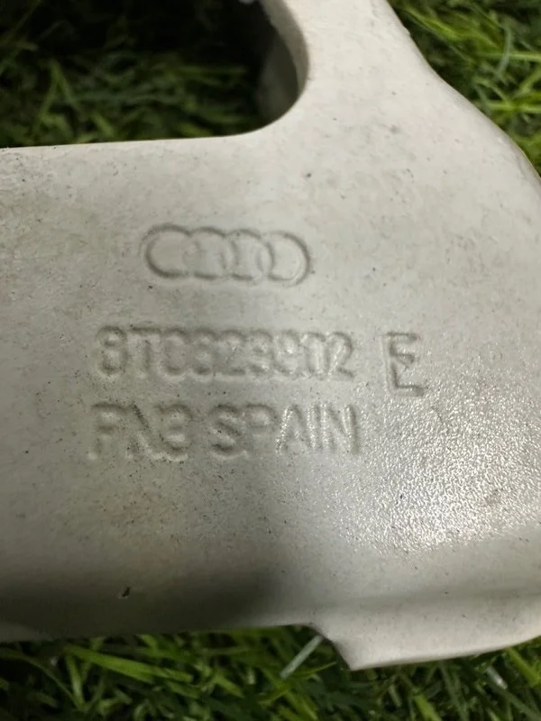 Петля капота правая Audi A5 8T CDNC 2011 - миниатюра 5