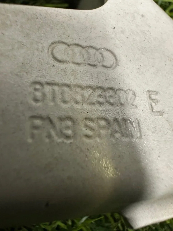 Петля капота правая Audi A5 8T CDNC 2011 - миниатюра 6