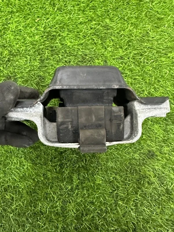 Подушка АКПП Volkswagen Passat B7 CAXA 2012 - миниатюра 3