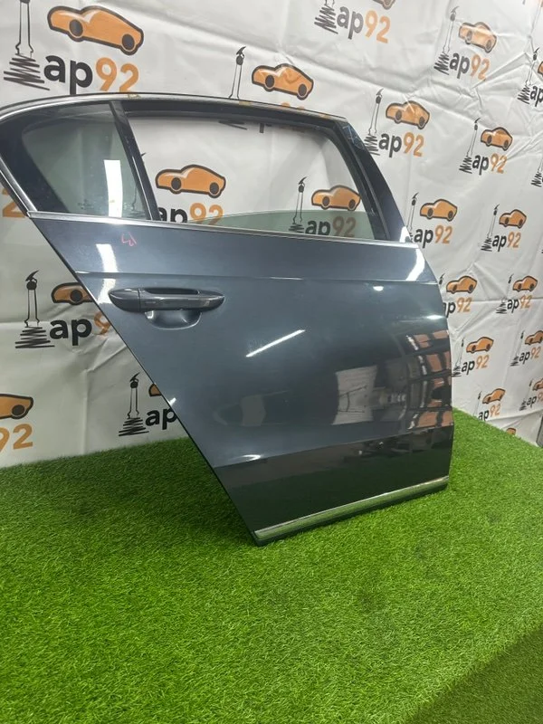Дверь боковая задняя правая Volkswagen Passat B7 - миниатюра 2