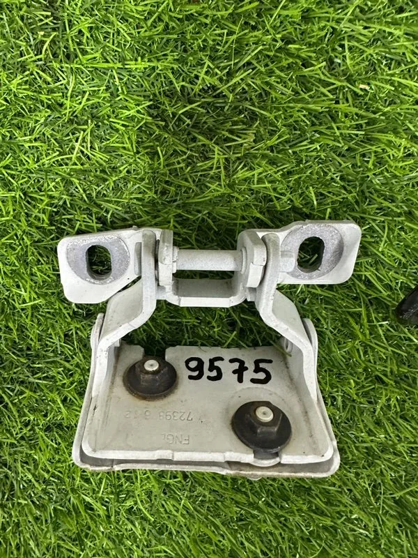 Петля крышки багажника BMW 1-series F20 N13B16A - миниатюра 3