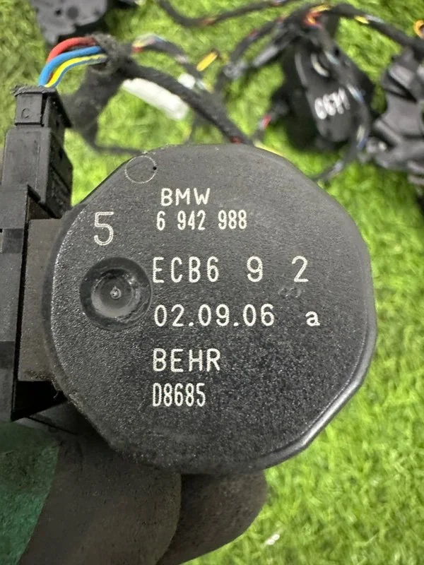 Сервопривод заслонок печки BMW 5-series E60 - миниатюра 4