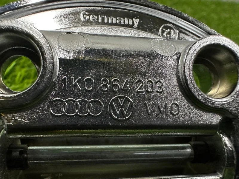 Кронштейн крепления груза Volkswagen Passat B7 - миниатюра 6