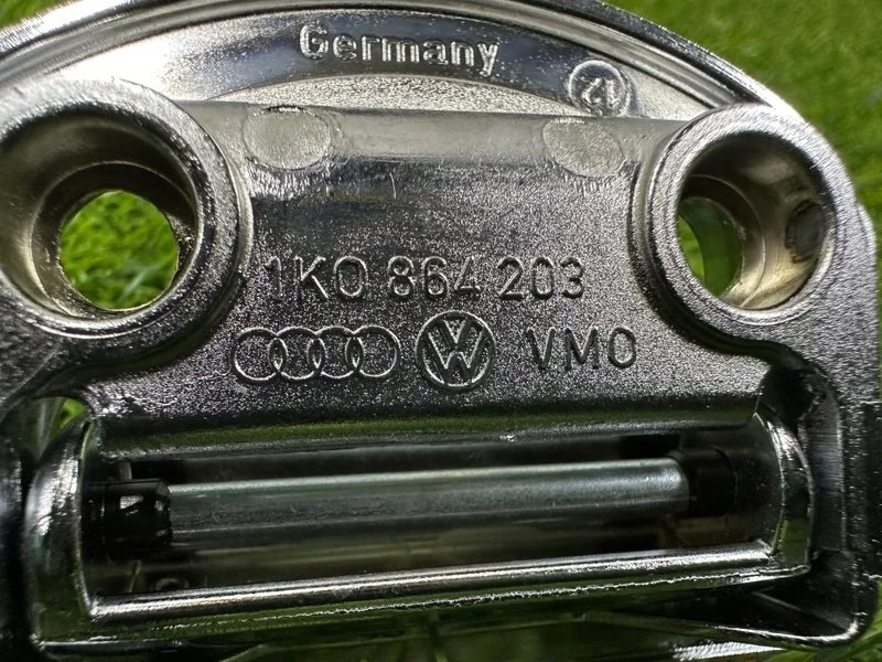 Кронштейн крепления груза Volkswagen Passat B7 - миниатюра 7