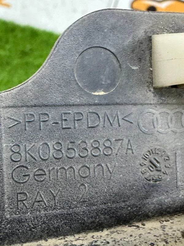 Брызговик передний левый Audi A4 8K CDHB 2010 - миниатюра 8