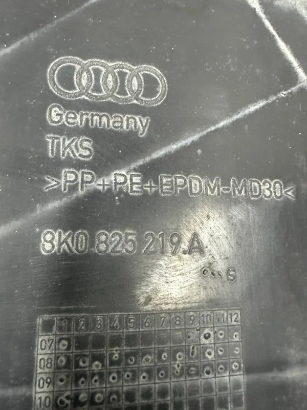 Облицовка днища задняя Audi A4 8K CDHB 2010 - миниатюра 10