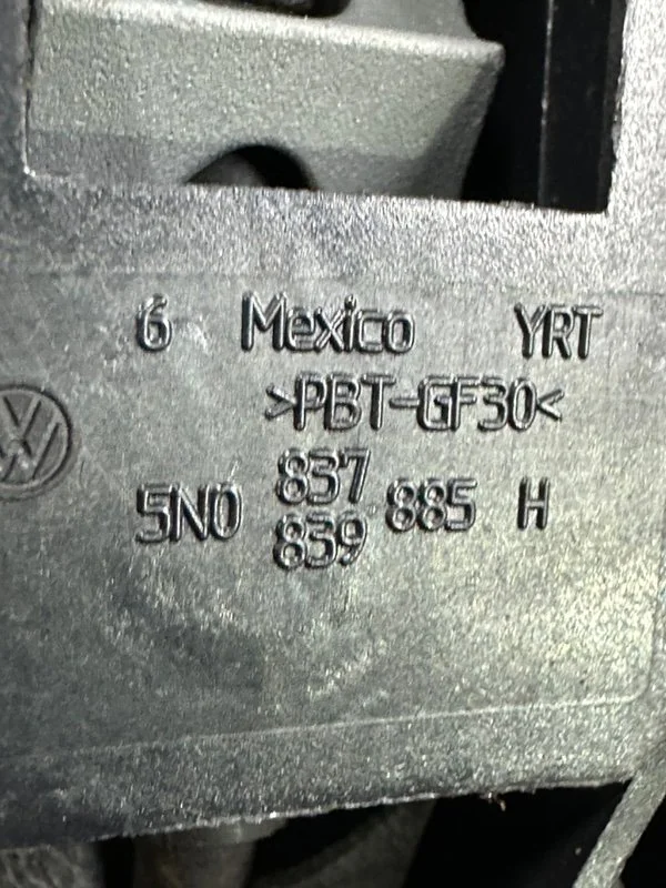 Кронштейн ручки двери задний Volkswagen Jetta MK 6 - миниатюра 10