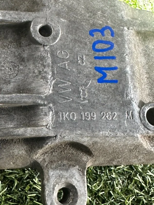 Подушка двигателя правая Skoda Octavia RS A5 CCZA - миниатюра 8