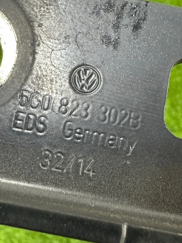 Петля капота правая Volkswagen Golf MK7 CPTA 2014 - миниатюра 5
