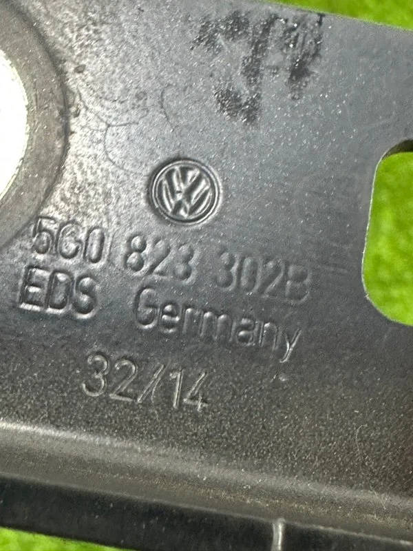 Петля капота правая Volkswagen Golf MK7 CPTA 2014 - миниатюра 6