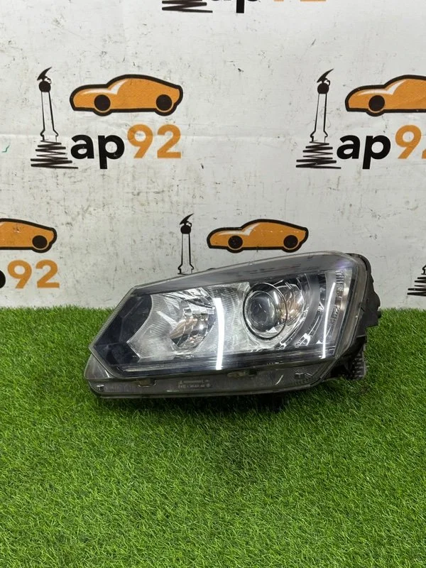 Фара ксеноновая левая Skoda Yeti 5L CFJA 2014 - изображение 1