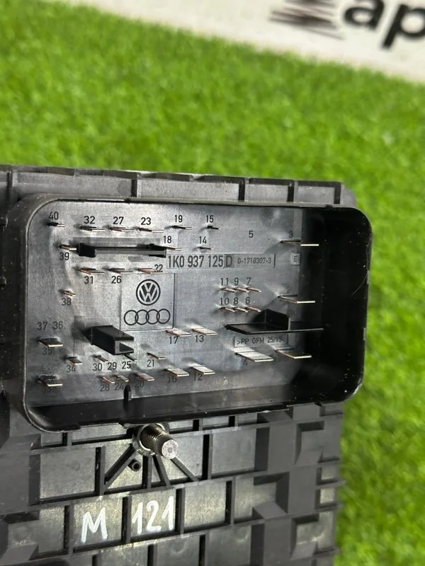Блок предохранителей под капот Skoda Yeti 5L CFJA - миниатюра 5