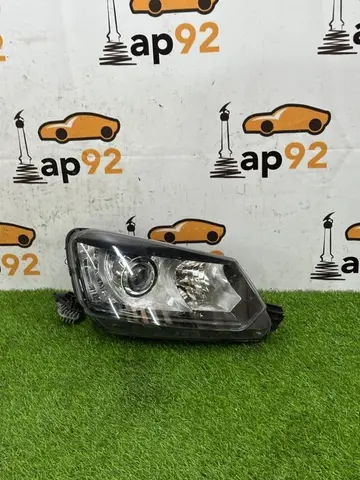 Фара ксеноновая правая Skoda Yeti 5L CFJA 2014