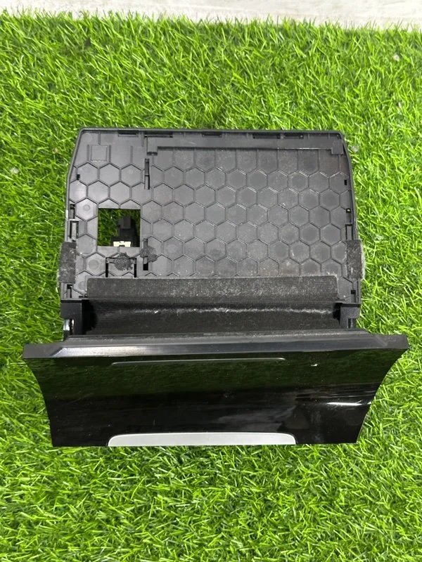 Пепельница Volkswagen Golf MK7 CPTA 2014 - миниатюра 2