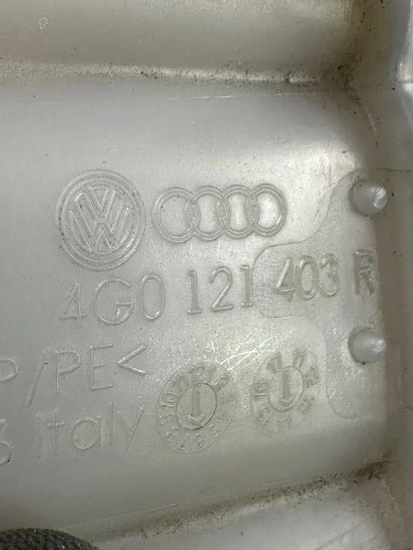 Бачок расширительный Audi A6 Allroad C7 CGWD 2014 - миниатюра 8