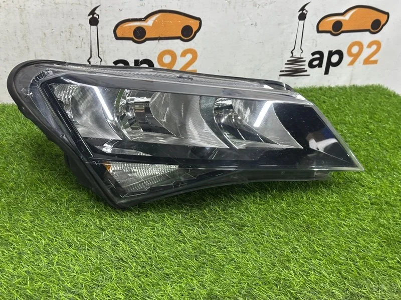 Фара галогеновая правая Skoda Superb NP DCXA 2017 - миниатюра 3
