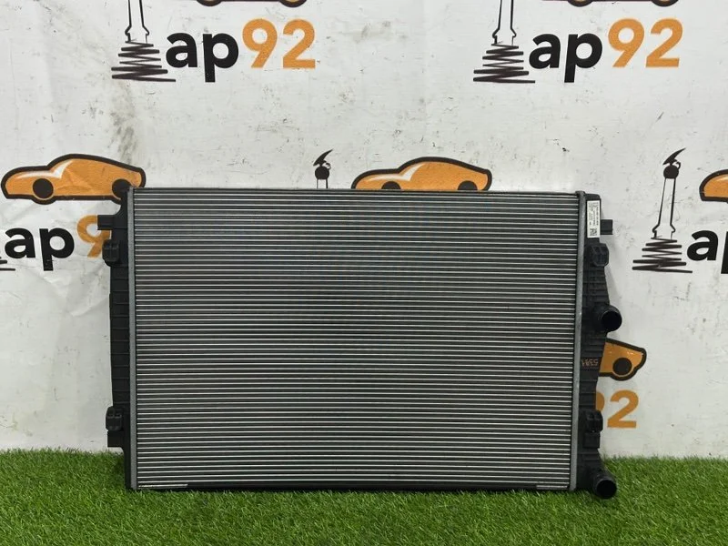 Радиатор охлаждения двигателя Volkswagen Golf MK7 - миниатюра 5