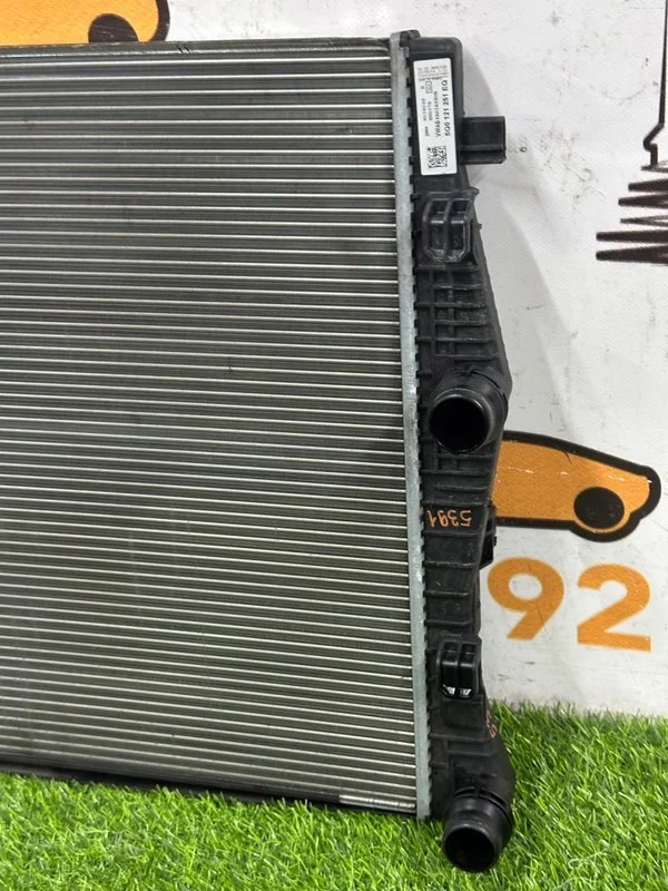 Радиатор охлаждения двигателя Volkswagen Golf MK7 - миниатюра 7