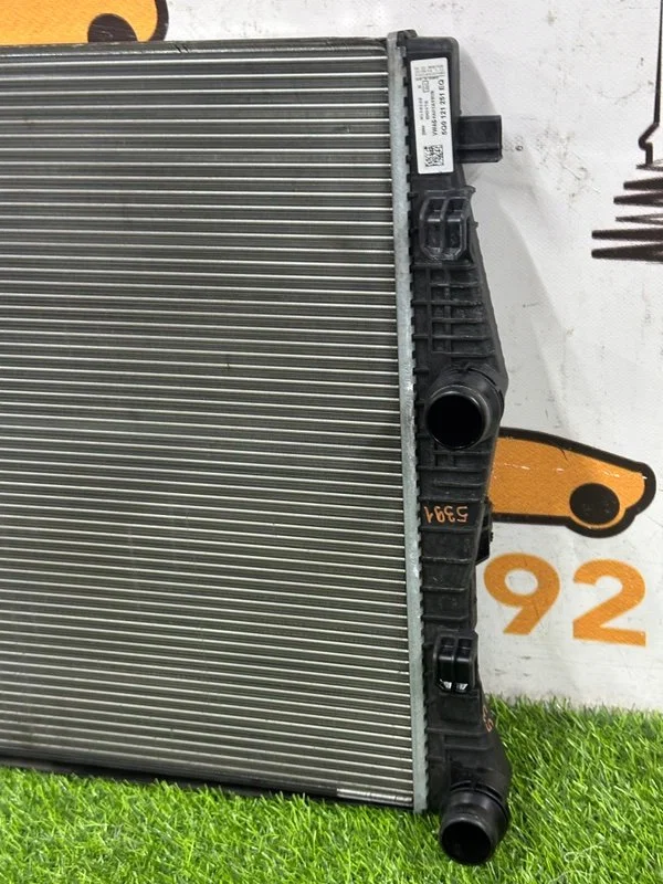 Радиатор охлаждения двигателя Volkswagen Golf MK7 - миниатюра 7