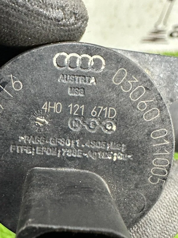 Клапан ОЖ Audi A8 4H CTGA 2016 - миниатюра 7