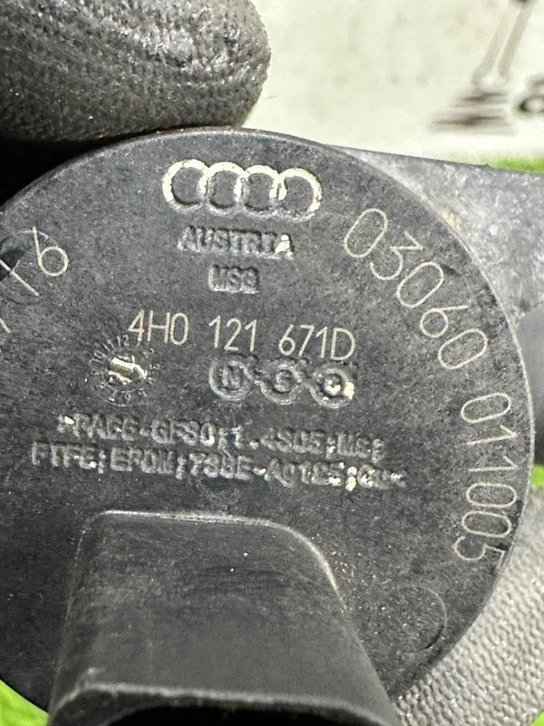 Клапан ОЖ Audi A8 4H CTGA 2016 - миниатюра 7