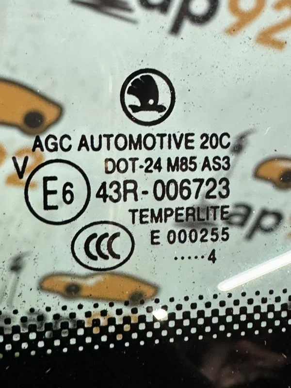 Стекло заднее правое Skoda Yeti 5L CFJA 2014 - миниатюра 4