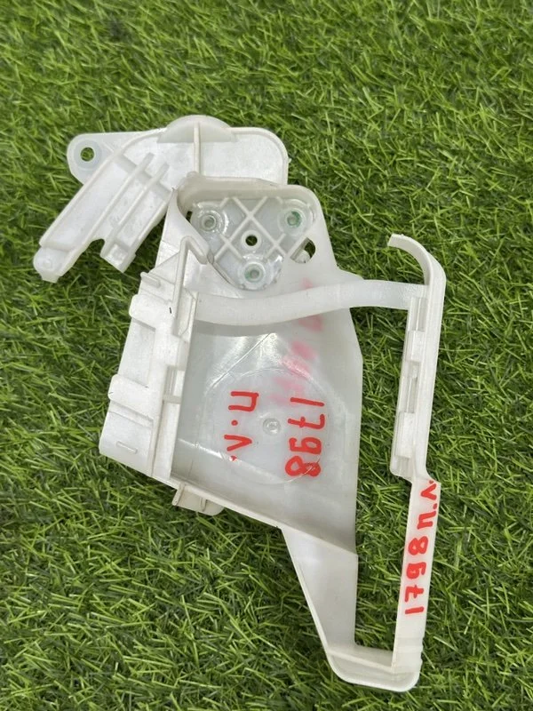 Кронштейн замка двери передний левый Volkswagen - миниатюра 6