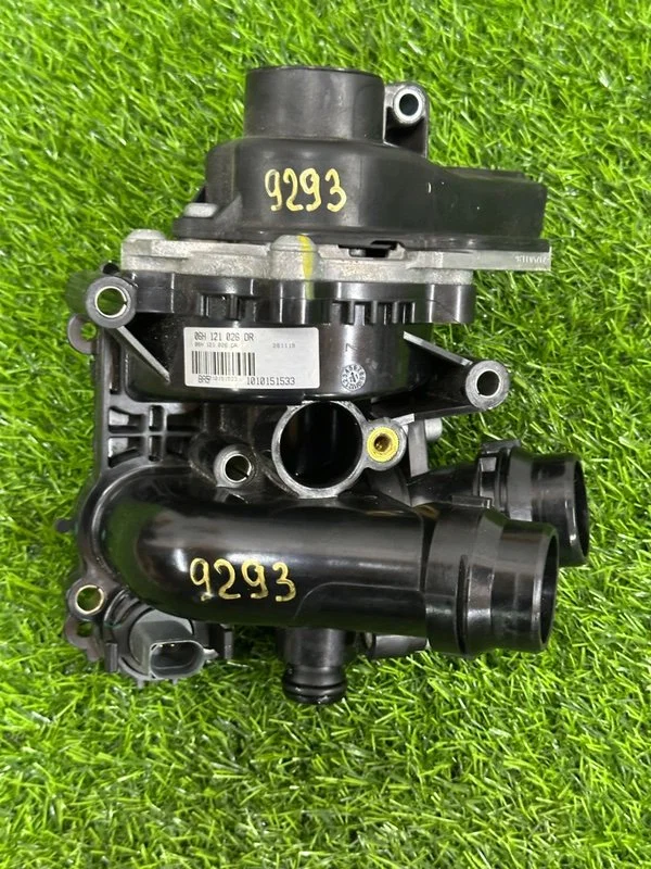 Терсомстат всборе с помпой ОЖ Audi A4 8K CDNB 2014 - миниатюра 5