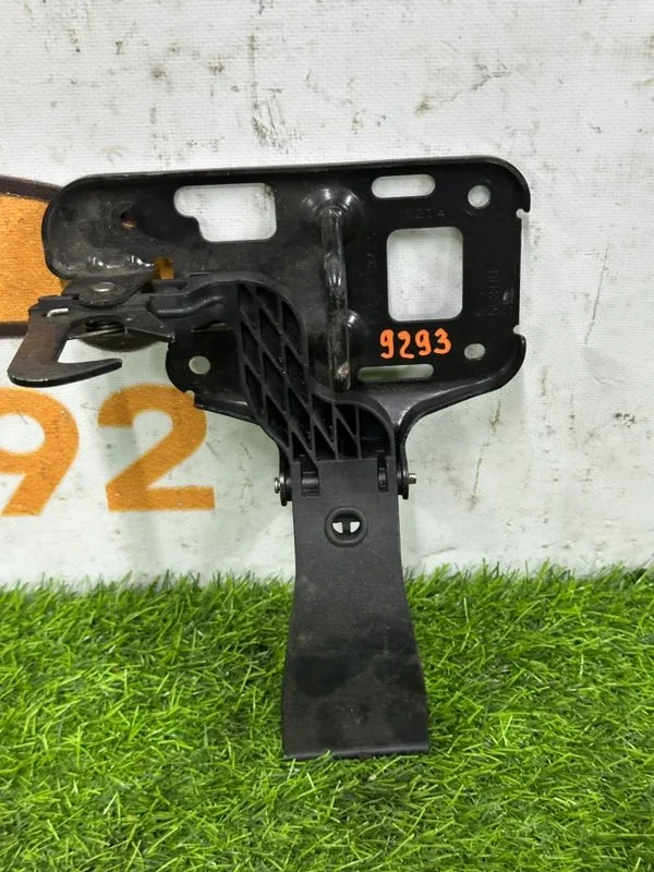 Крюк замка капота Audi A4 8K CDNB 2014 - миниатюра 2