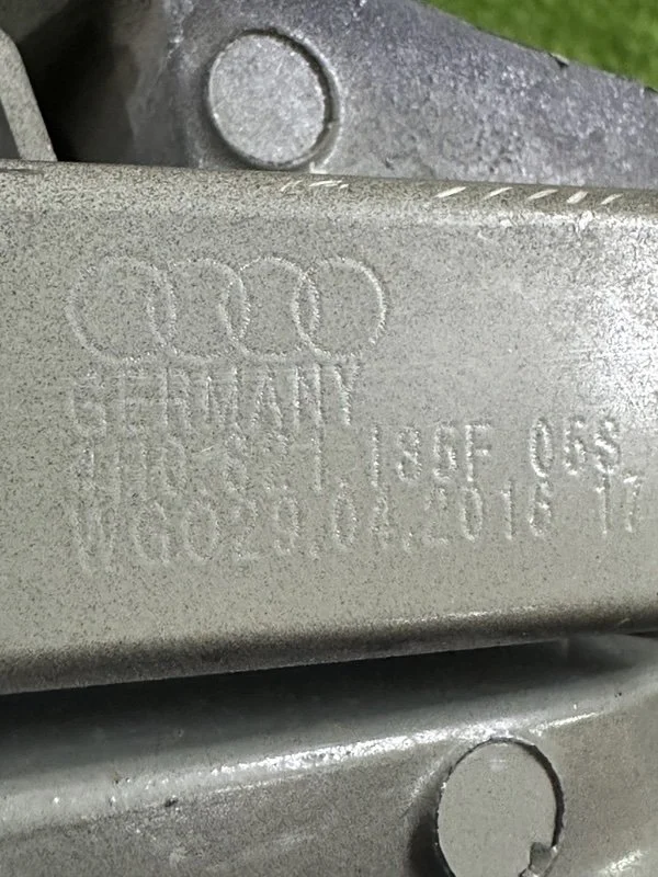 Кронштейн крыла левый Audi A8 4H CTGA 2016 - миниатюра 6